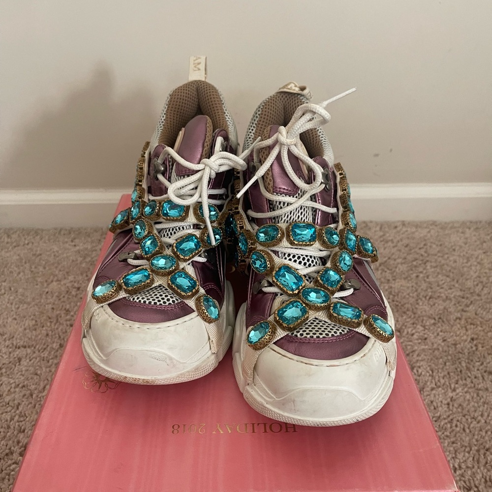 Gucci Holiday 2018 size 40.5 worn twice, box with Duster bags